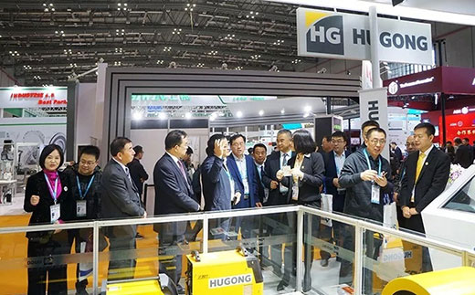 甘肅省天水市常務(wù)副市長蒞臨滬工意大利CEA展位 甘肅省天水市常務(wù)副市長蒞臨滬工意大利CEA展位